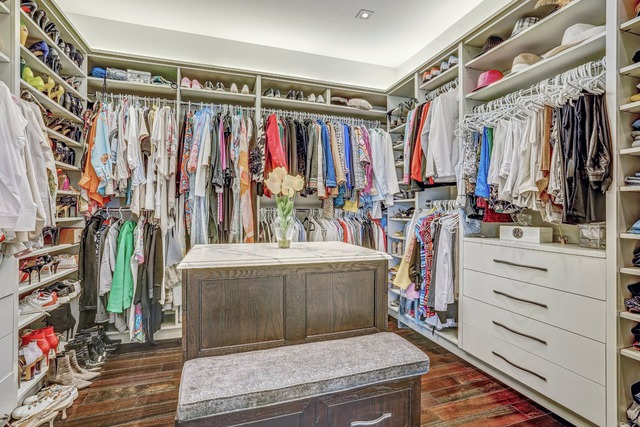 Walk-in closet