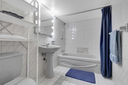 Bungalow - 397 Rue St-Aubin - Bathroom