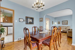 Bungalow - 397 Rue St-Aubin - Dining room