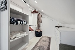 Walk-in closet