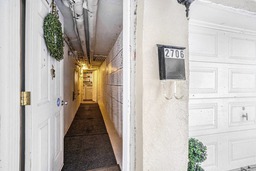 Duplex - 2706 - 2708 Av. De Soissons - Entrée extérieure
