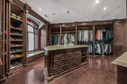 Walk-in closet