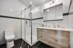 Ensuite bathroom