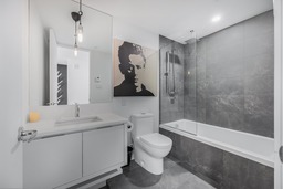 Apartment - 360 Rue Atateken, app. 309 - Bathroom