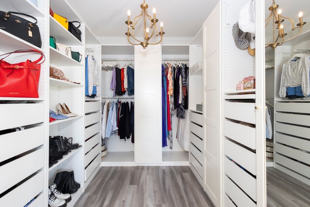 Walk-in closet