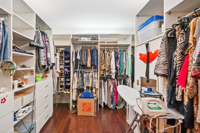 Walk-in closet