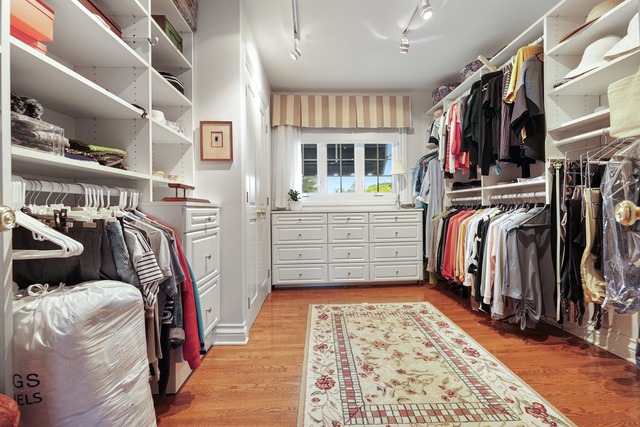 Walk-in closet