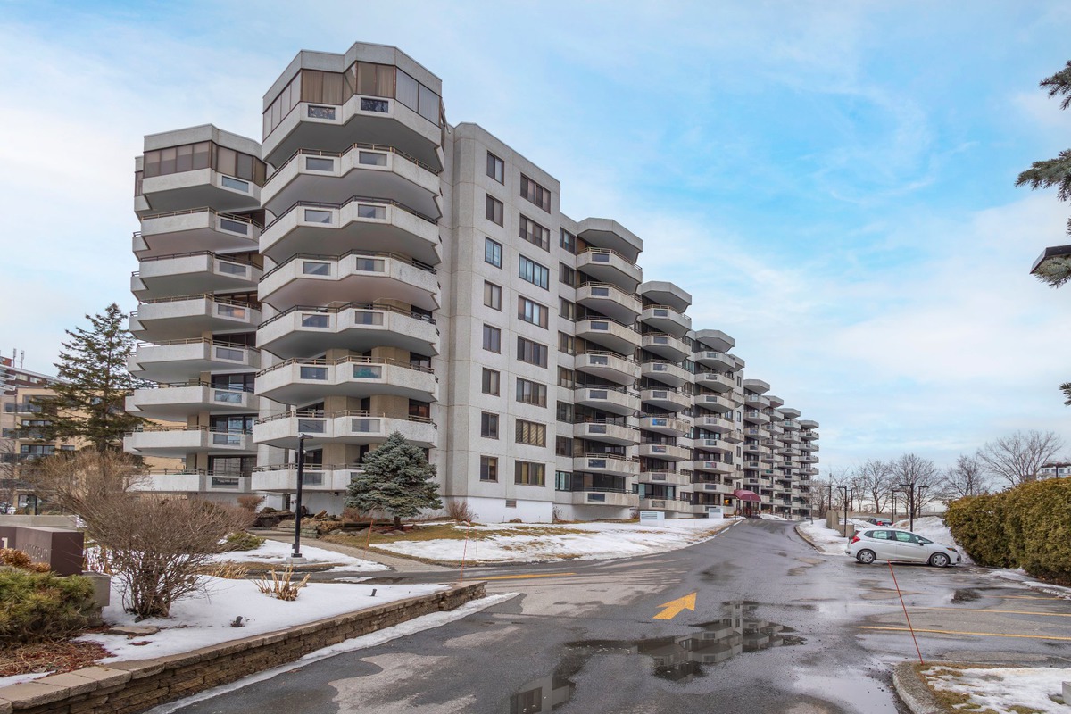 Apartment for sale 21 Ch. du Bord du Lac Lakeshore app. 507