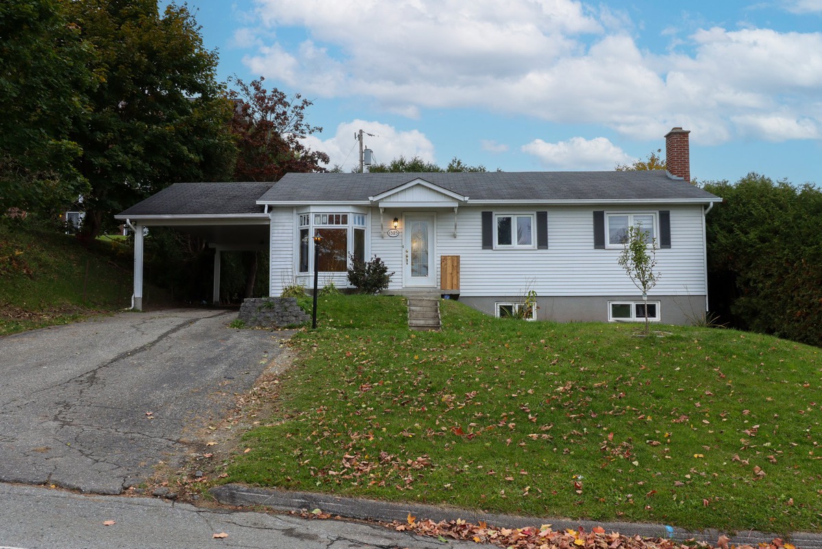 VENDU - Maison de plain-pied à vendre 1325 Rue des Paysans - Sherbrooke