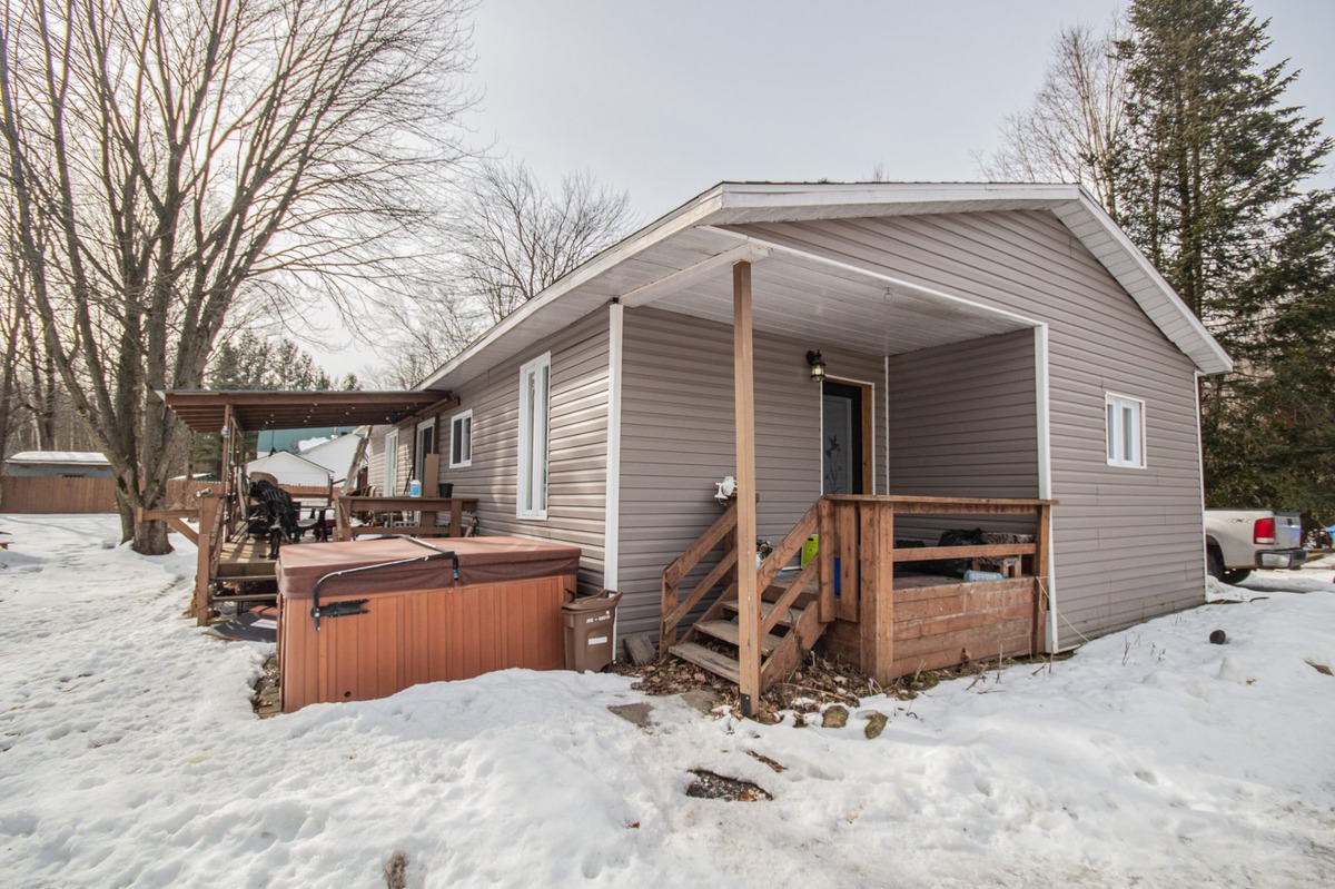 Mobile home for sale 1259 Rue du DomainedesPins SainteJustinede