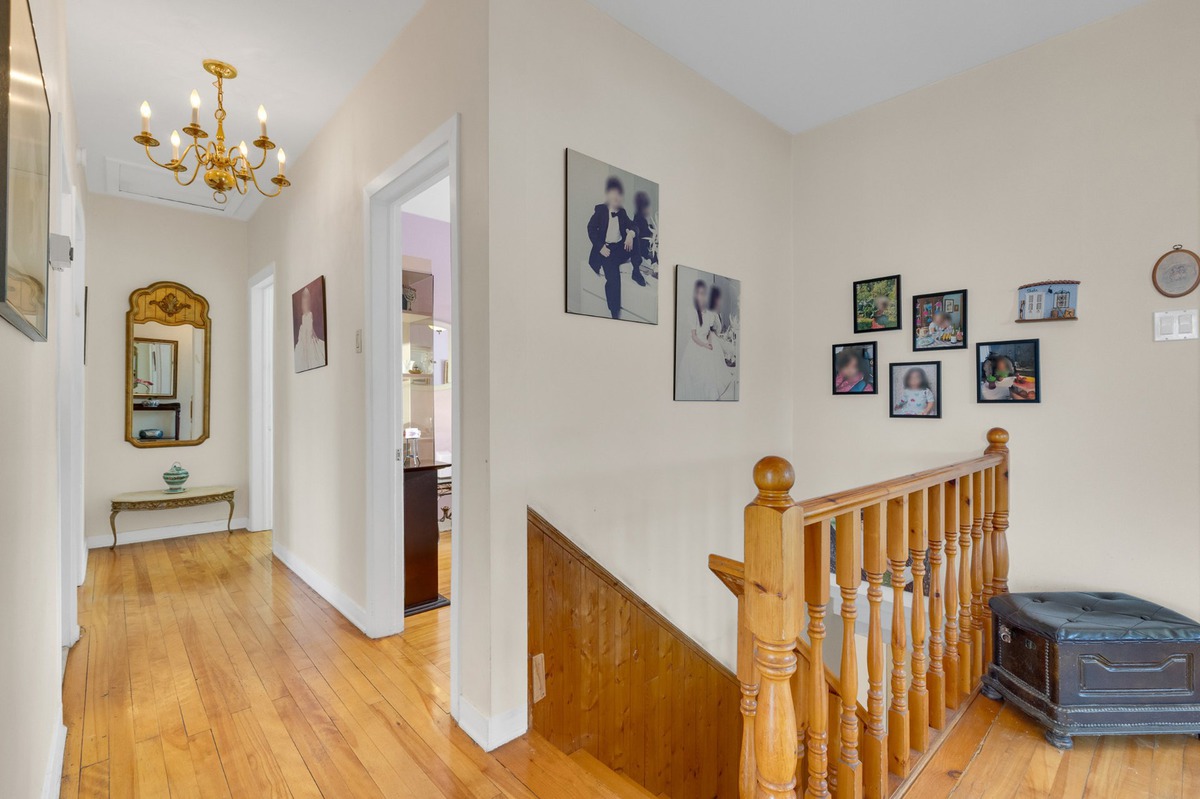 Bungalow - 397 Rue St-Aubin - Staircase