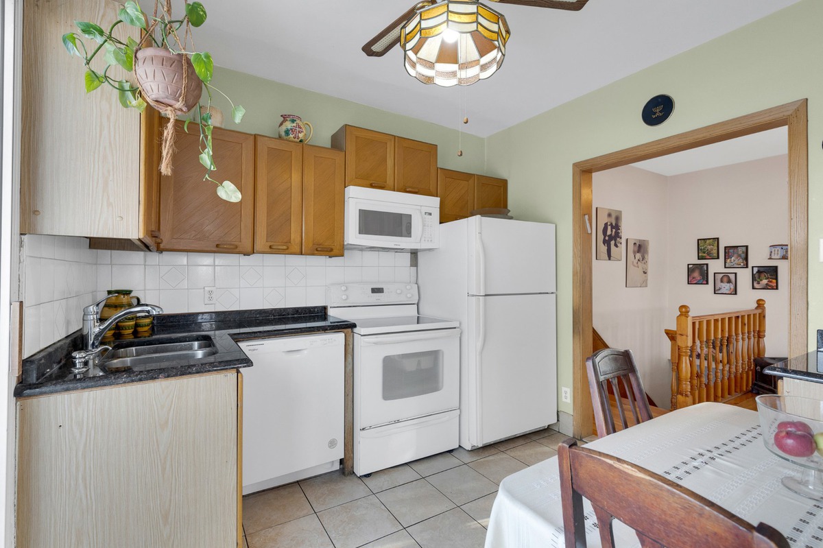 Bungalow - 397 Rue St-Aubin - Kitchen