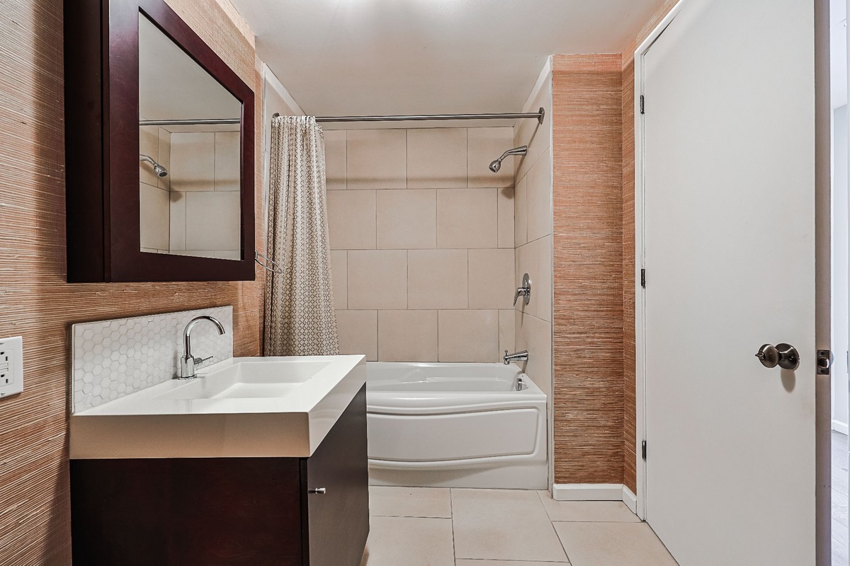 Apartment - 210 Ch. du Golf, app. 121 - Bathroom