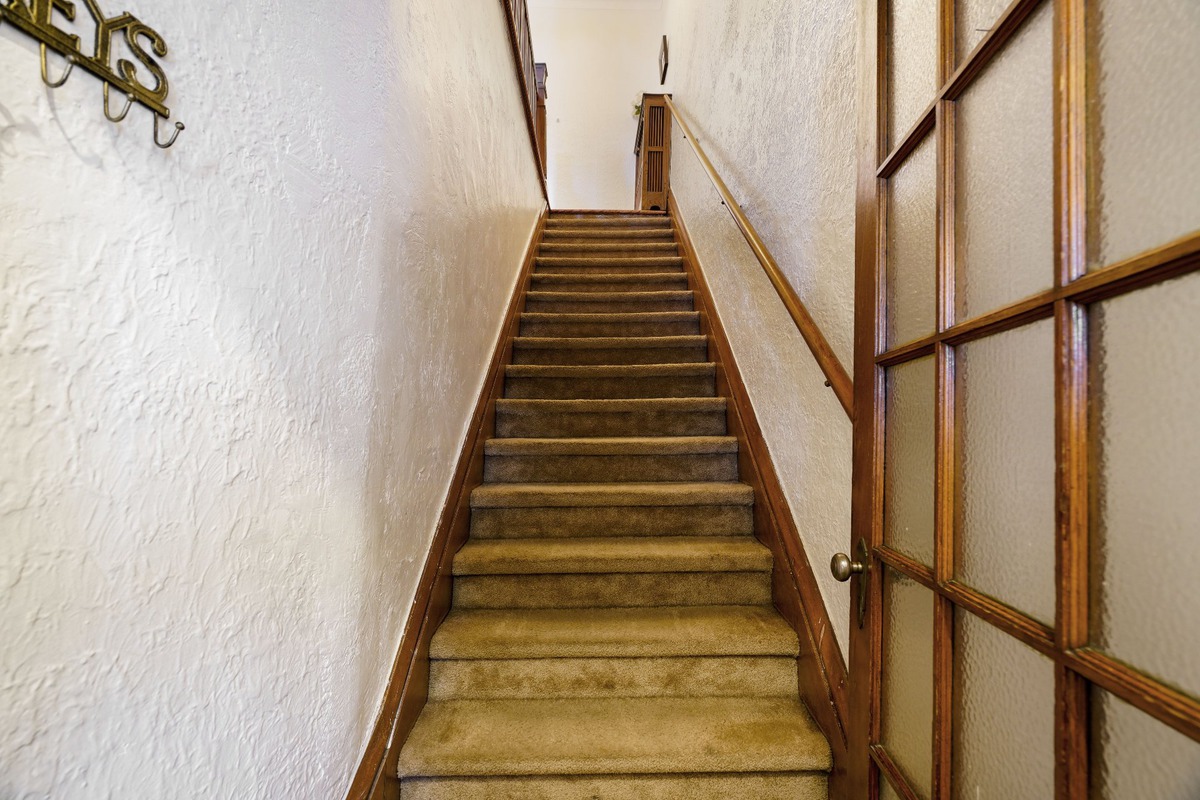 Duplex - 2706 - 2708 Av. De Soissons - Escalier