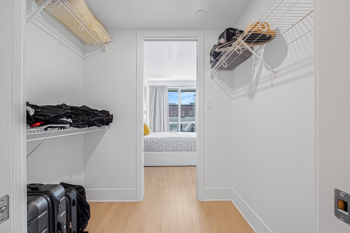 Apartment - 360 Rue Atateken, app. 309 - Walk-in closet