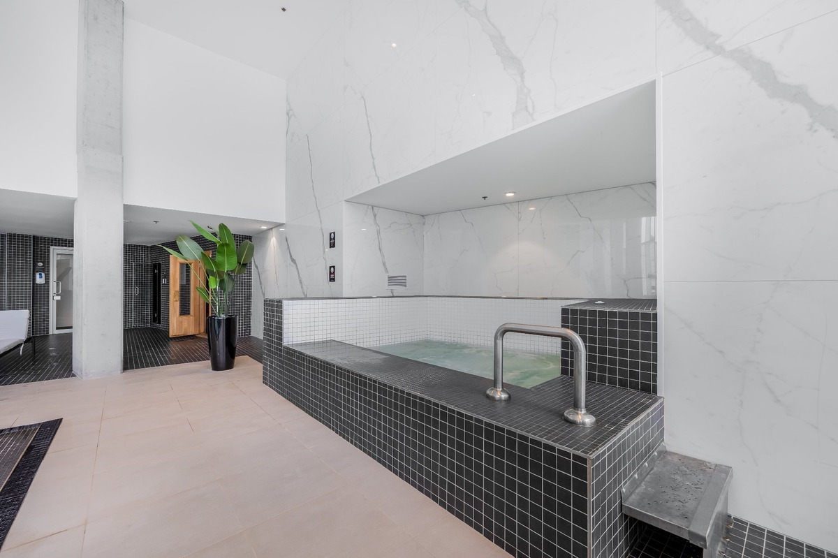 Apartment - 360 Rue Atateken, app. 106 - Hot tub